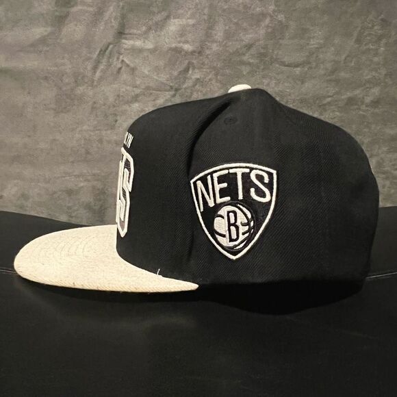 ‘12 MITCHELL & NESS Brooklyn Nets Ombre Arch Text Adjustable SnapBack Hat - Picture 3 of 6
